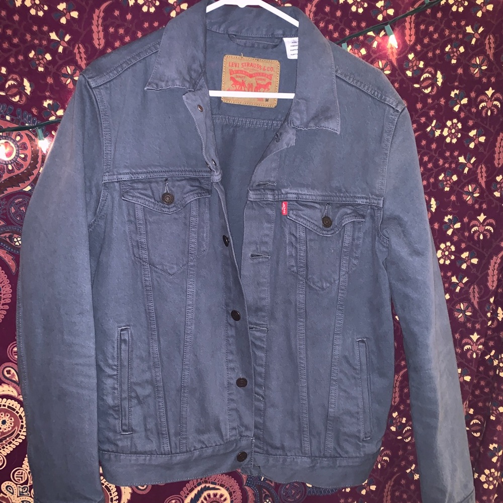 Blue Levi’s denim jacket